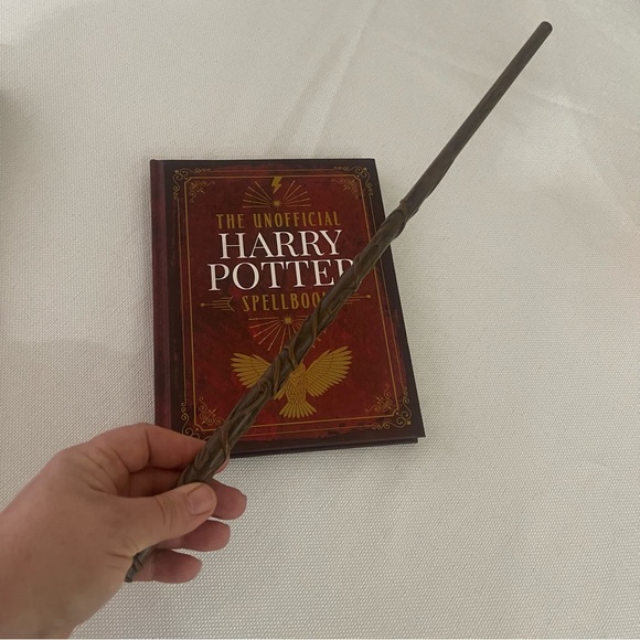 The Unofficial Harry Potter Spellbook + Hermione Granger “Magic Wand” Xmas Gift - Picture 9 of 11